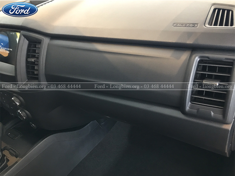 Tiện nghi trong Ford Ranger XLS 4x2 AT 2020