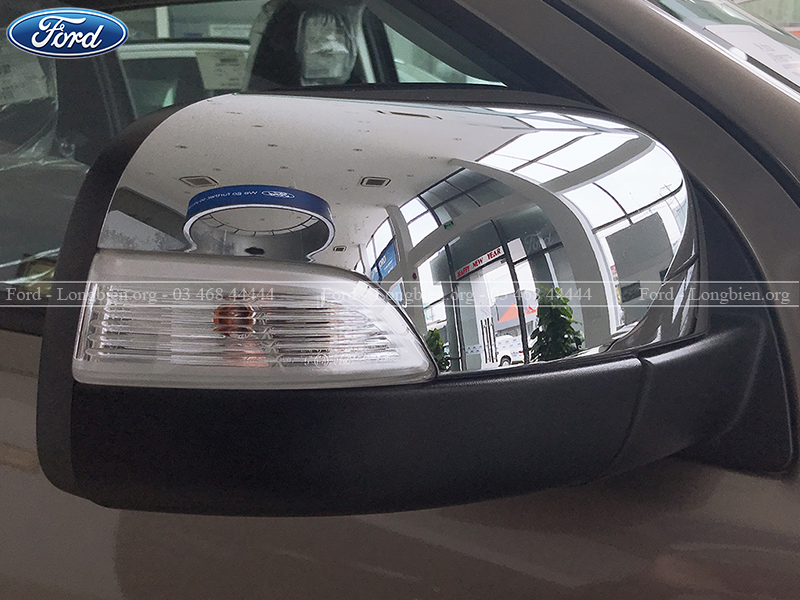 Gương chiếu hậu chỉnh điện trên Ford Ranger XLS 4x4 MT