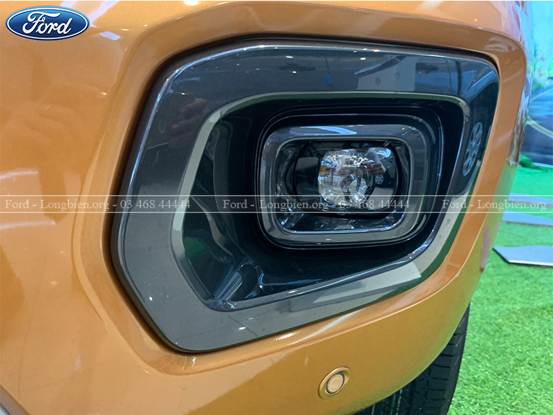 Cụm đèn pha Projector thiết kế dạng vuông hoàn toàn mới trên Ford Wildtrak 2020