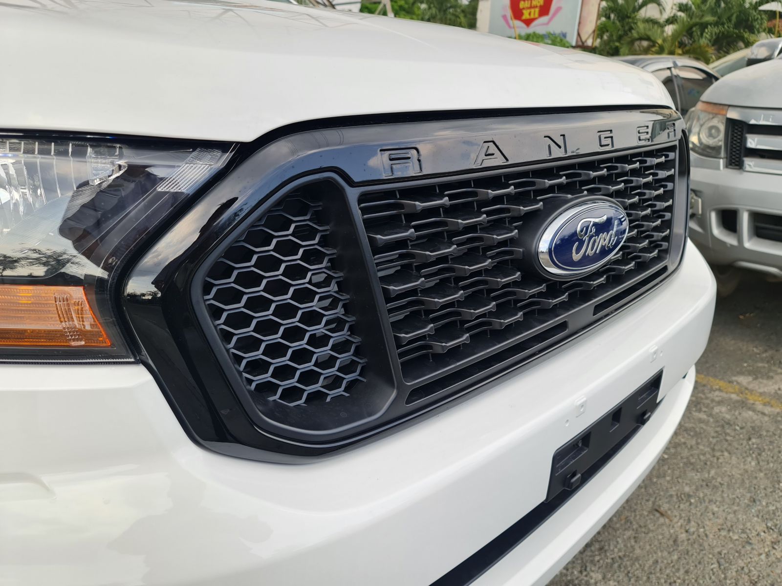 Đánh giá thiết kế đầu xe Ford Ranger XLS 4x2 AT 2020